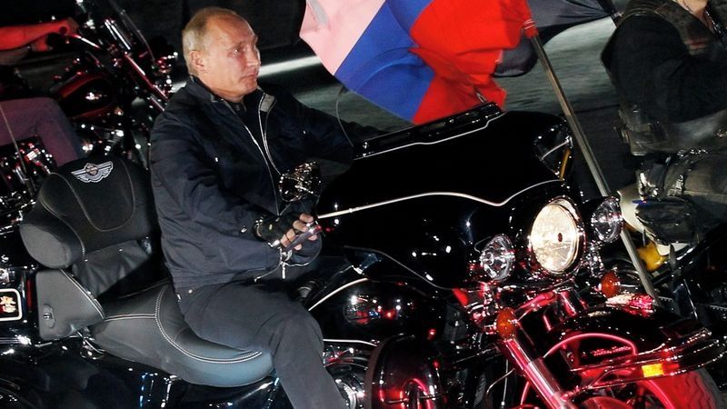 Putin zahájil kampaň jako motorkář na stroji Harley Davidson - Novinky